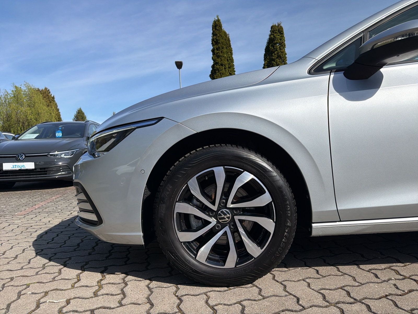 Golf Active eTSi DSG Navi AZV Kamera LED Standh 