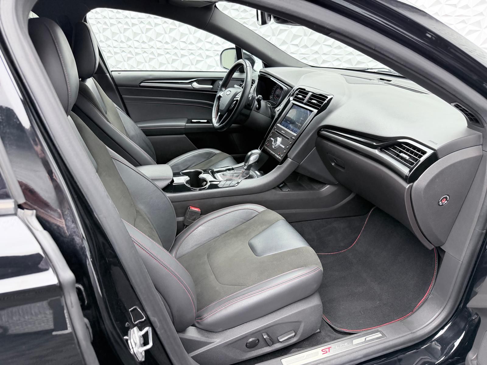 Fahrzeugabbildung Ford 1.5 ECOBOOST ST-LINE/SONY/R-CAM/KEYL/NAV/MEMORY