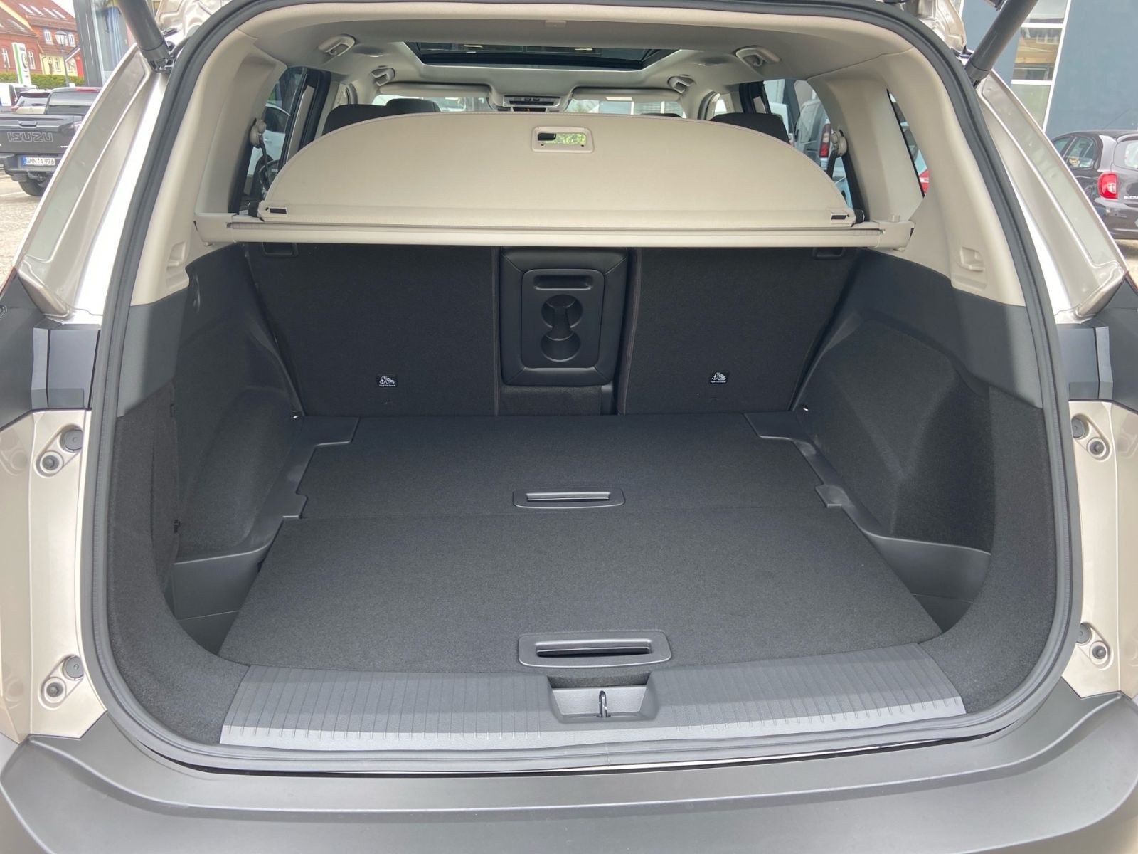 Fahrzeugabbildung Nissan X-TRAIL 1.5 VC-T e-POWER 204 PS 4x2 Tekna 5 Sitz