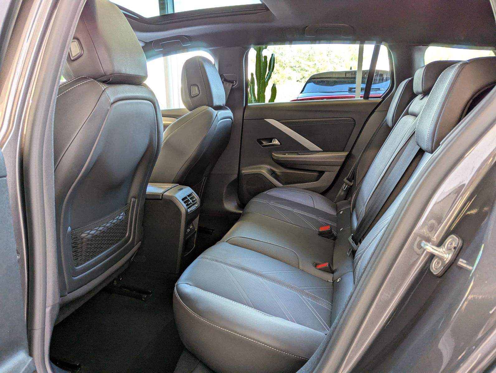 OPEL Astra 1.2 Ultimate Leder-Nappa Sitzlüft AHK Pano - Image 13