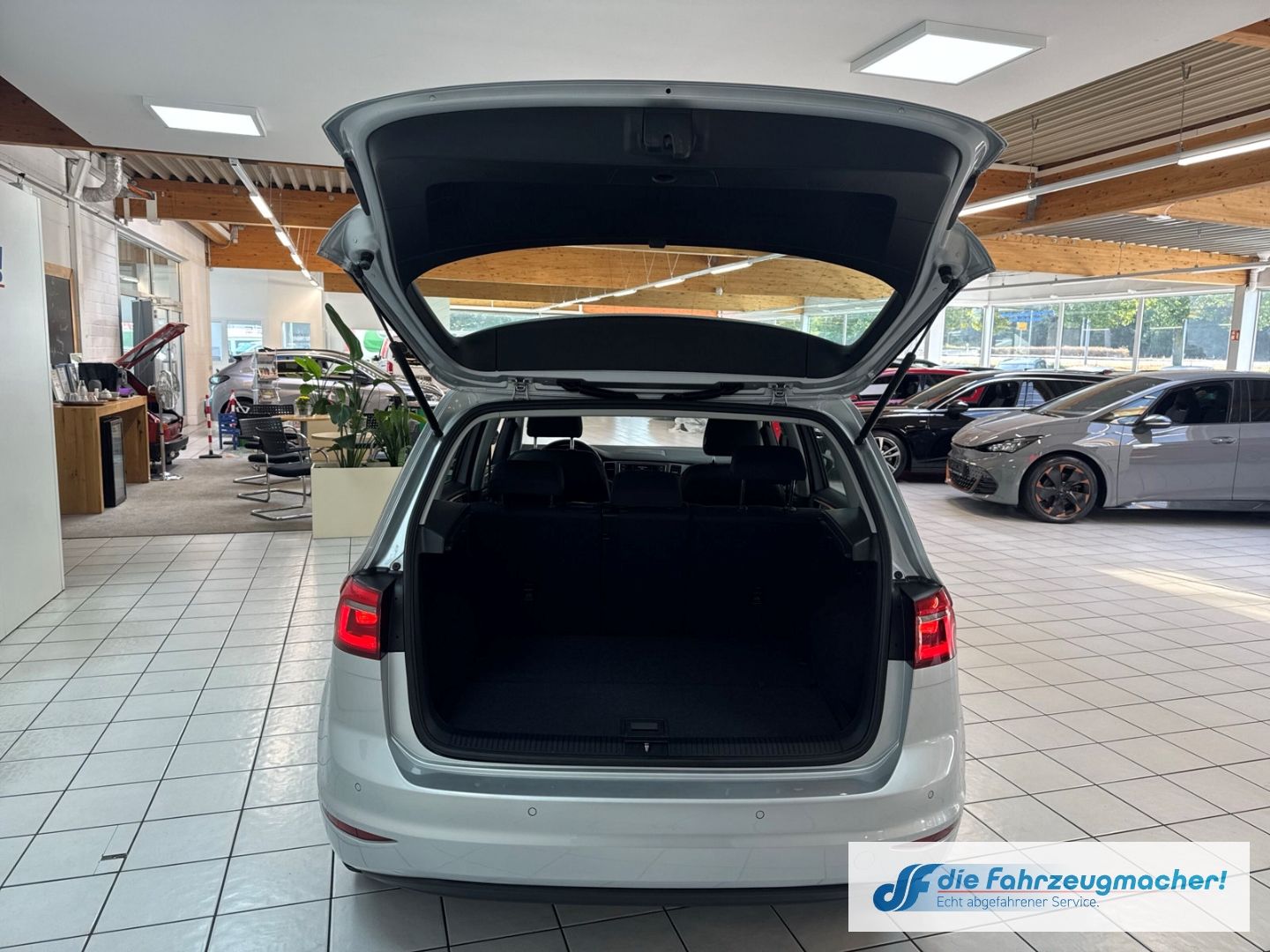Fahrzeugabbildung Volkswagen Golf Sportsvan VII Trendline BMT Start-Stopp Spe