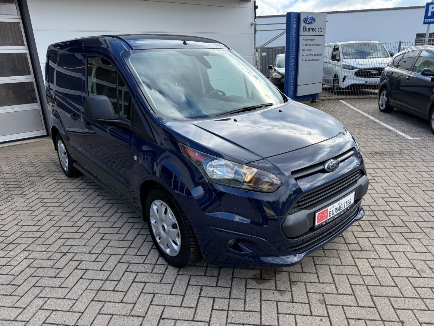 Fahrzeugabbildung Ford Transit Connect Kasten Trend AHK  Regalsystem PD