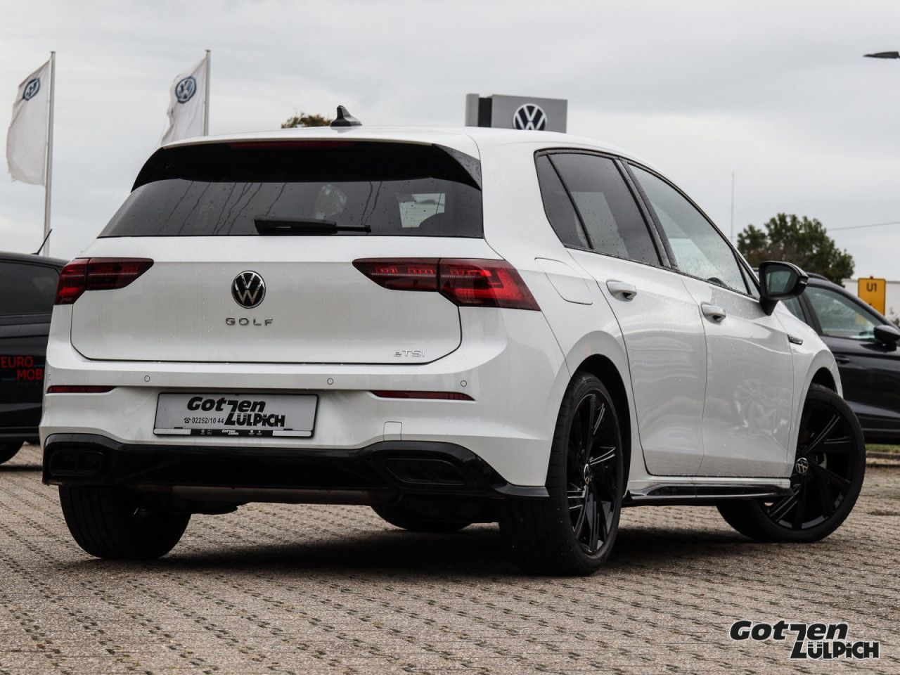 Fahrzeugabbildung Volkswagen Golf VIII R-Line 1.5 eTSI DSG Klima Navi LED