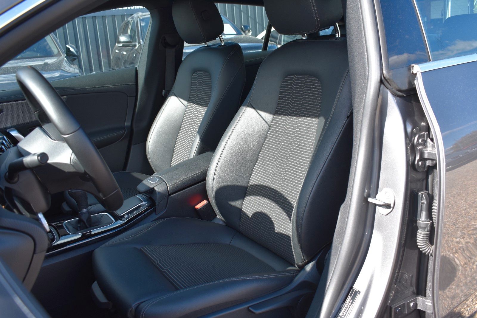 Fahrzeugabbildung Mercedes-Benz CLA 180d Shooting Brake LED/CARPLAY/KAMERA/TEMPO