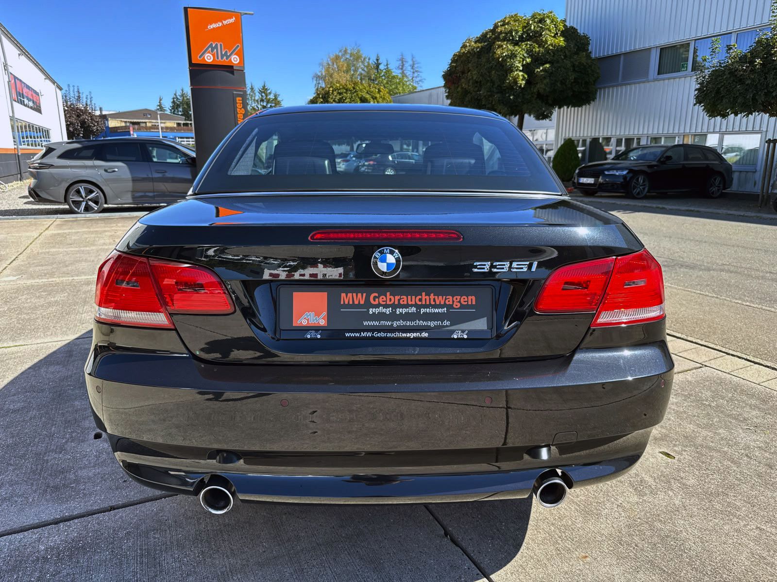 Fahrzeugabbildung BMW 335i E93 Cabrio Automatik PDC SHZ MEMORY NAV BT