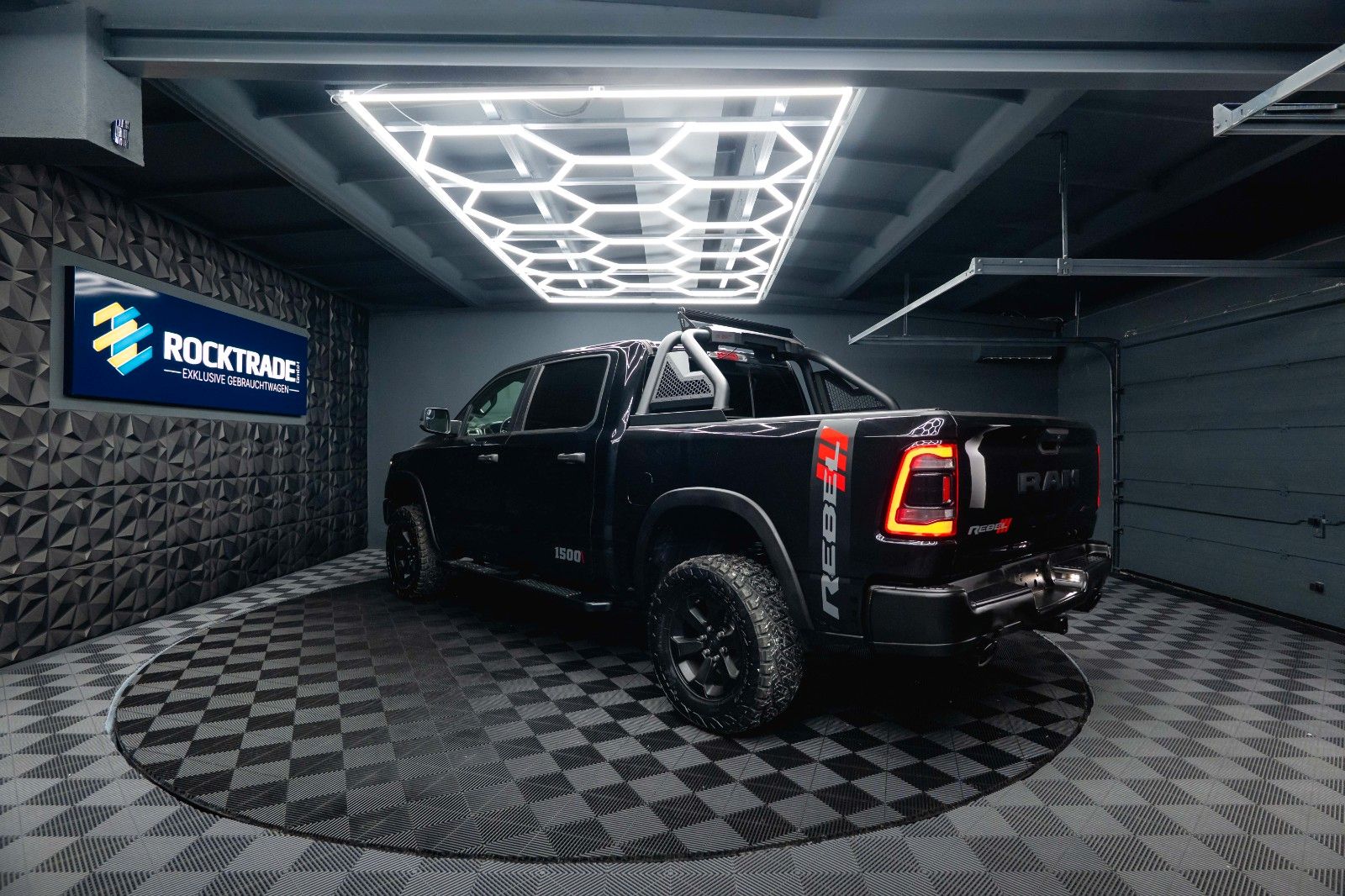 Fahrzeugabbildung Dodge RAM 5.7 V8 HEMI 4x4 REBEL OFFROAD Night AxleLock