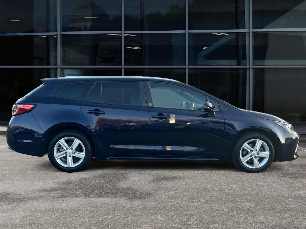 Fahrzeugabbildung Toyota Corolla 1.8 Hybrid Touring Sports Team Deutschla
