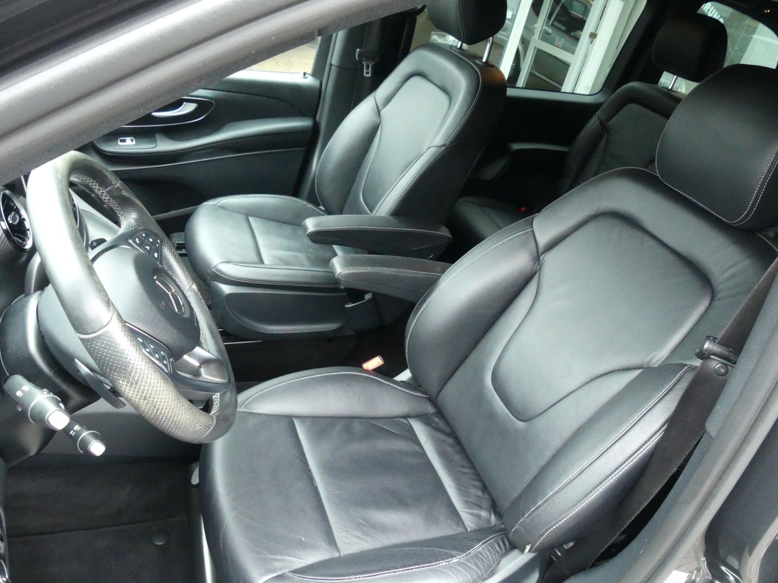 Mercedes-Benz V 250 EDITION 4MATIC 7-Sitzer AMG Line Automatik foto 9