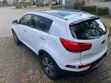 Kia Sportage 2.0 4WD/Automatik/1-hd/Panorama/Xenon - Kia Sportage mit Diesel-Antrieb: Geländewagen, Automatik, 2.0