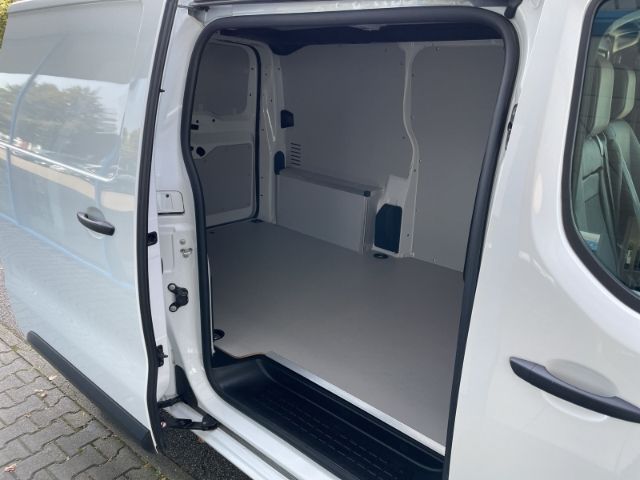 Fahrzeugabbildung Citroën Jumpy 1.5 BlueHDi 100 Club M-L2H1 3-Sitzer, Rück
