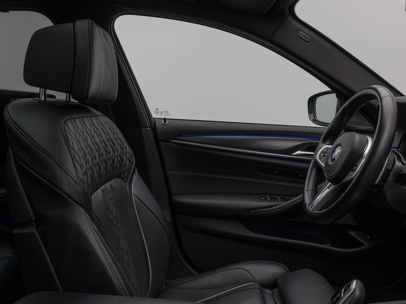Fahrzeugabbildung BMW 540d xD M Sport Panoram Kamer HUD H/K TV Massage
