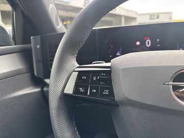 Bild 14 Opel Astra GS AT8/NAVI/SHZ+LHZ/PDC vo+hi+360Cam