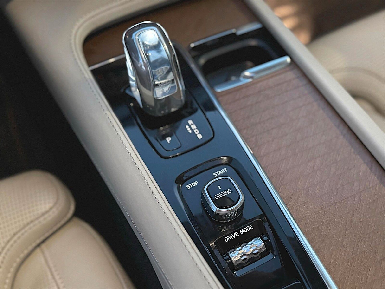 Fahrzeugabbildung Volvo XC90 Inscription T8 Plug-In Hybrid AWD *Pano*LED