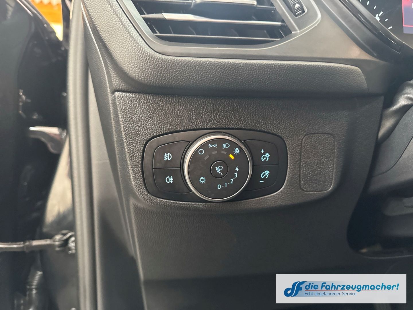 Fahrzeugabbildung Ford Focus ST-Line Navi LED ACC Apple CarPlay Android
