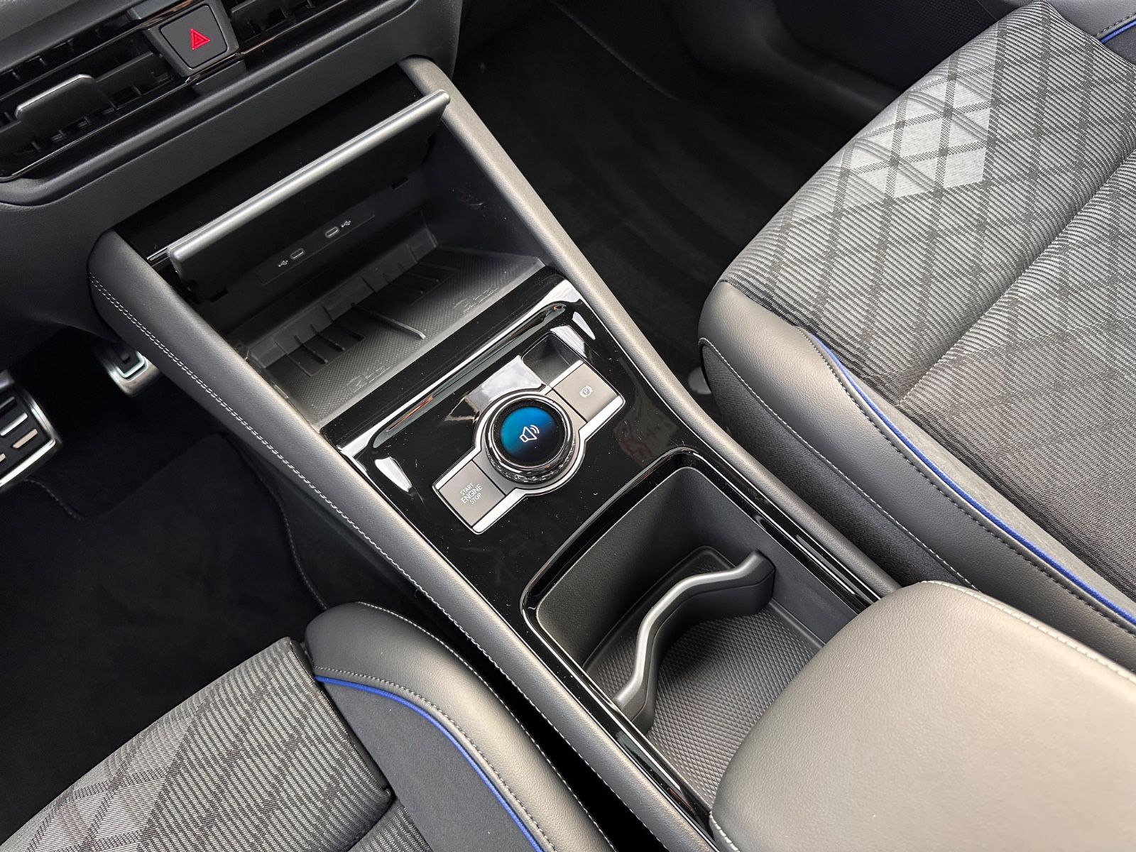 Fahrzeugabbildung Volkswagen Tiguan R-Line 2.0 TDI DSG Black/Pano/Matrix/AHK