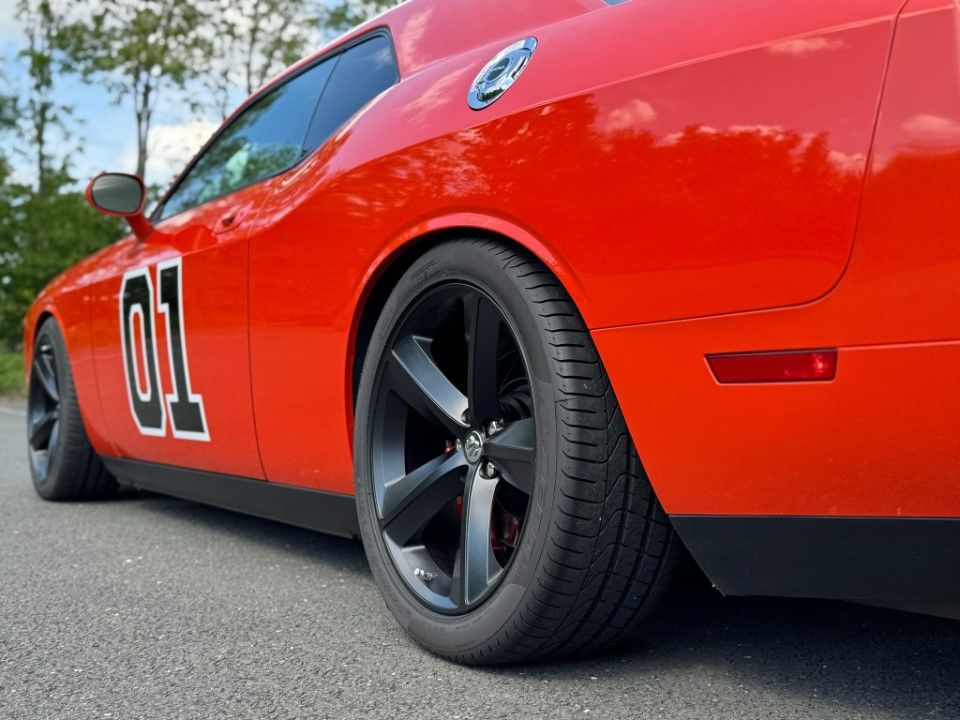Fahrzeugabbildung Dodge Challenger 6.1 SRT-8 First Edition 85TKM
