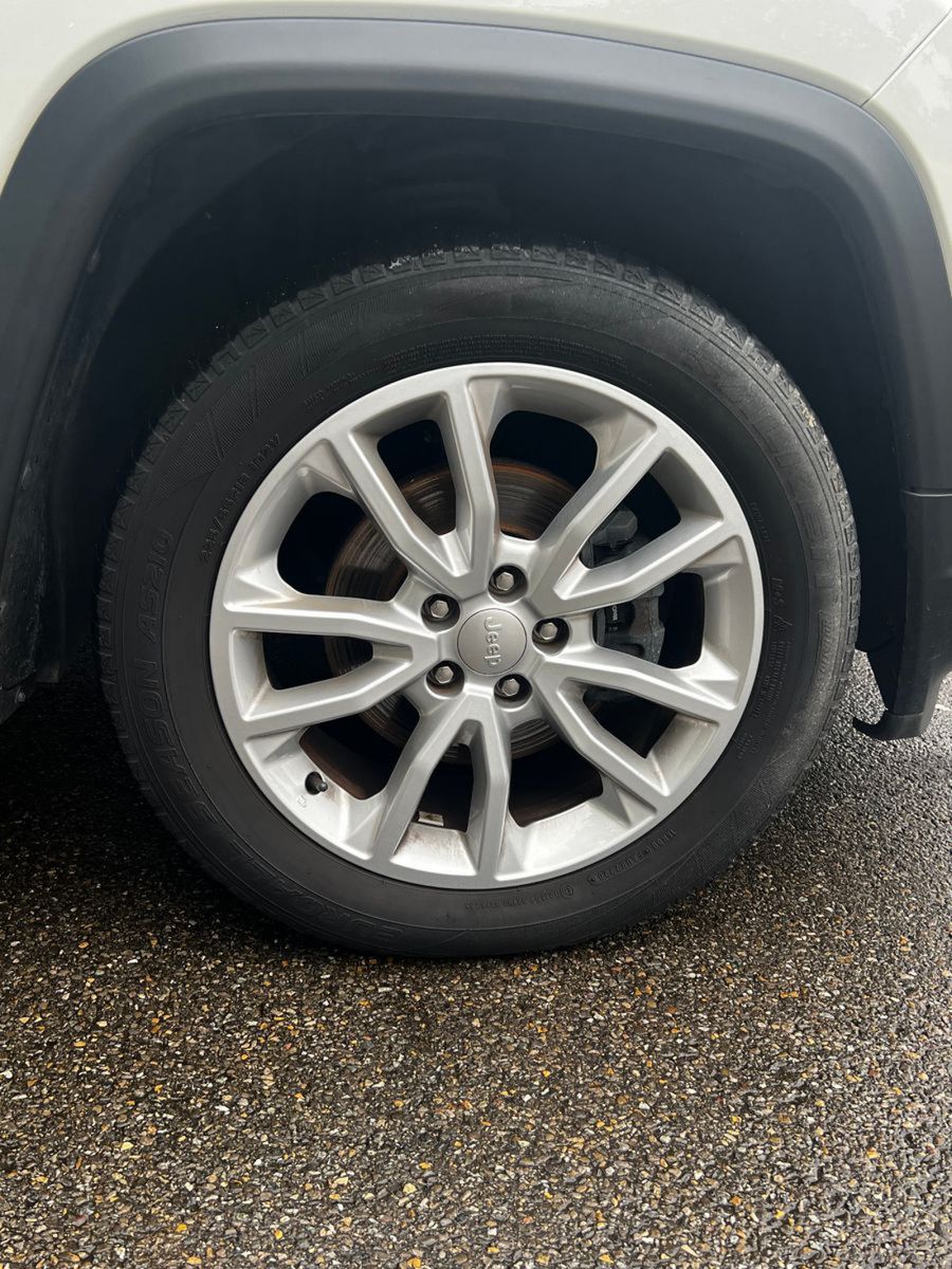 Fahrzeugabbildung Jeep Compass 1.3 T-GDI I4 LIMITED DCT 150 PS