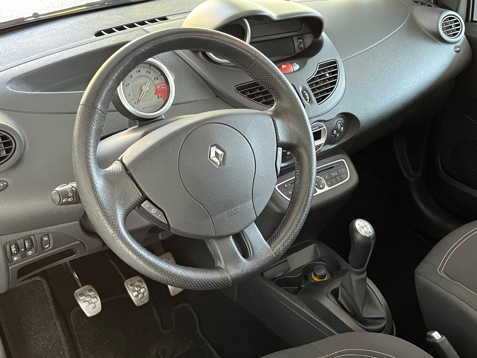 Renault TWINGO SPORT 1,6 133PS 1.HAND PANORA. KLIMAAUTO!