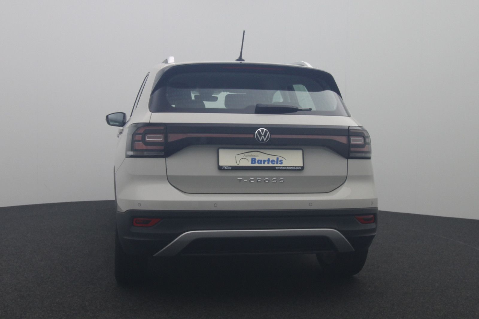 Fahrzeugabbildung Volkswagen T-Cross Navi LED AppleCar Einparkhilfe v+h