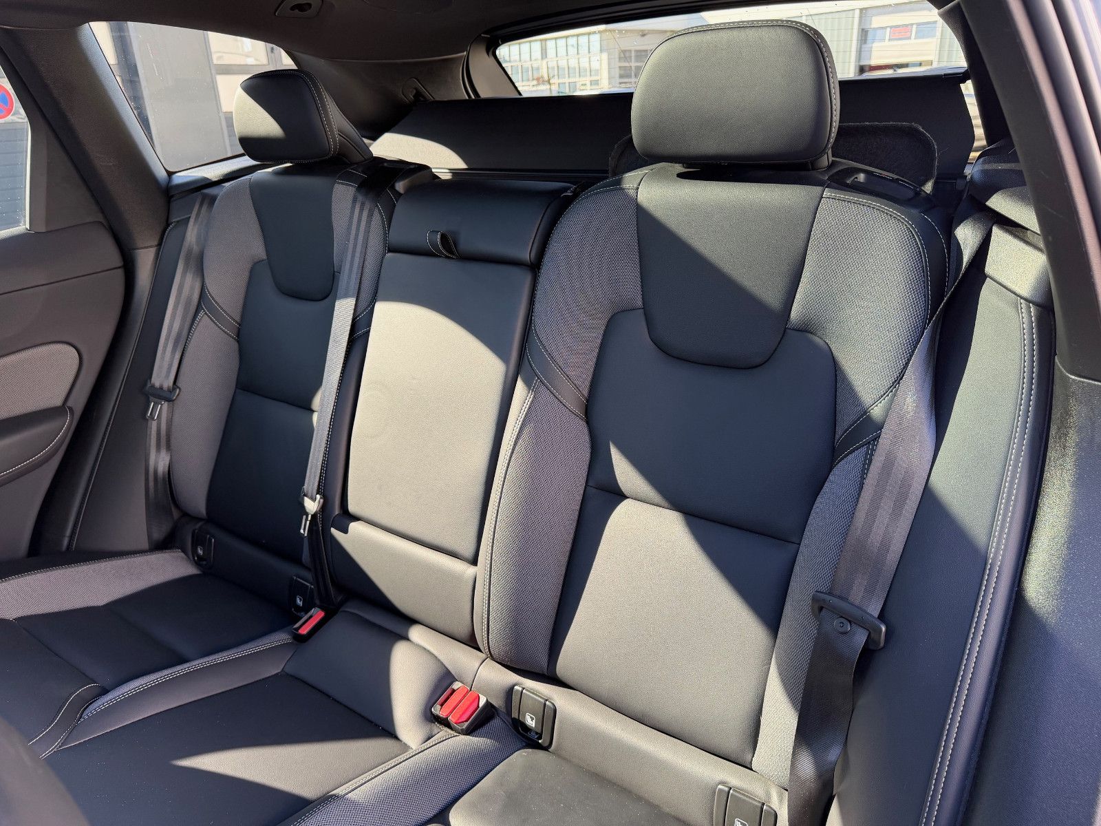 Fahrzeugabbildung Volvo XC60 B4 B Plus Dark*H&K*360°*PANO*AHK*STHZG*