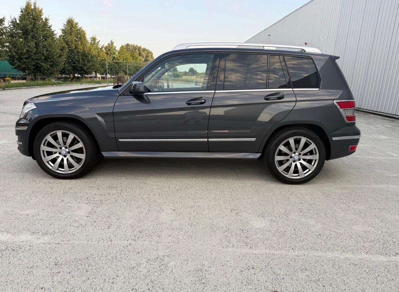 Mercedes-Benz GLK350 2009 — interior