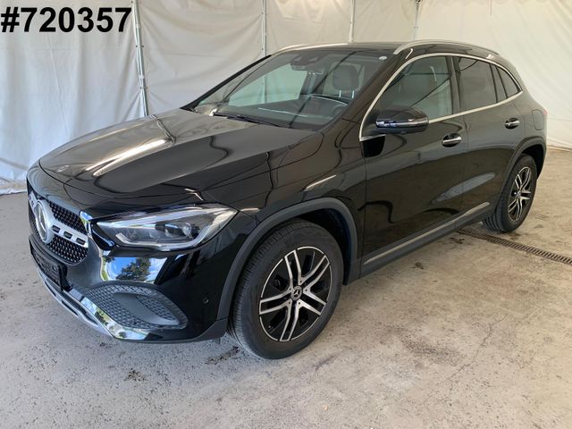 MERCEDES-BENZ GLA 200 Progressive Widescr Distr+360K Multibeam