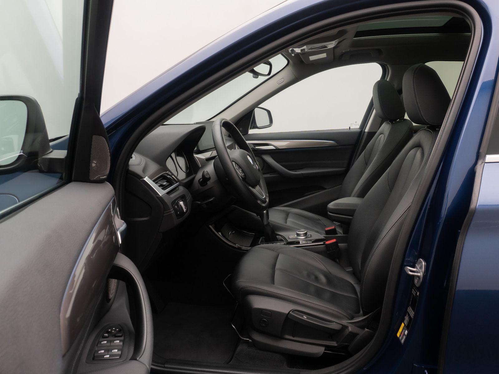 Fahrzeugabbildung BMW X1 xD25e xLine Panorama H/K Kamera DAB HUD Voll