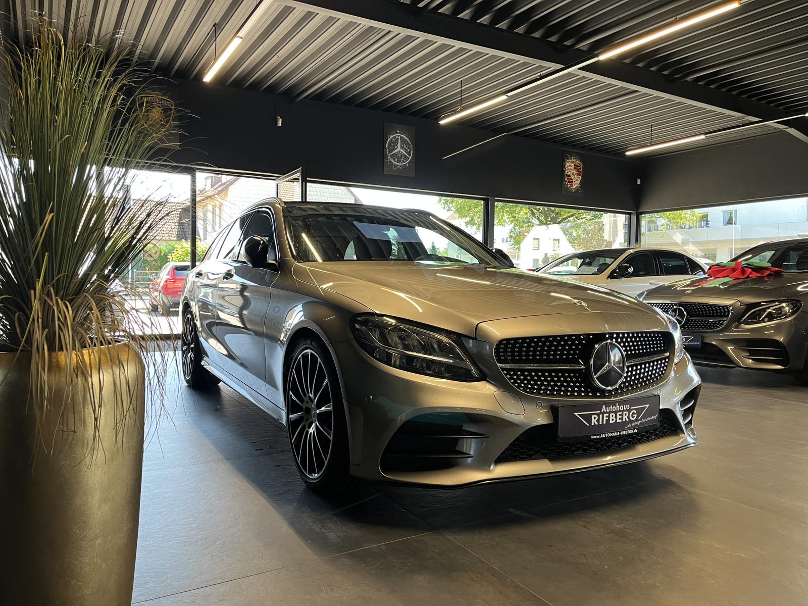 Mercedes-Benz C 300  d T AMG/PANO/AHK/19Z/Night/Memory/Distron