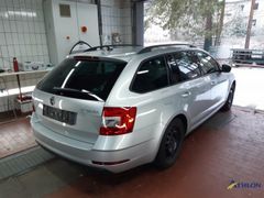 Fahrzeugabbildung Skoda Octavia Combi Style Navi SiHz StdHz ACC RFK DAB