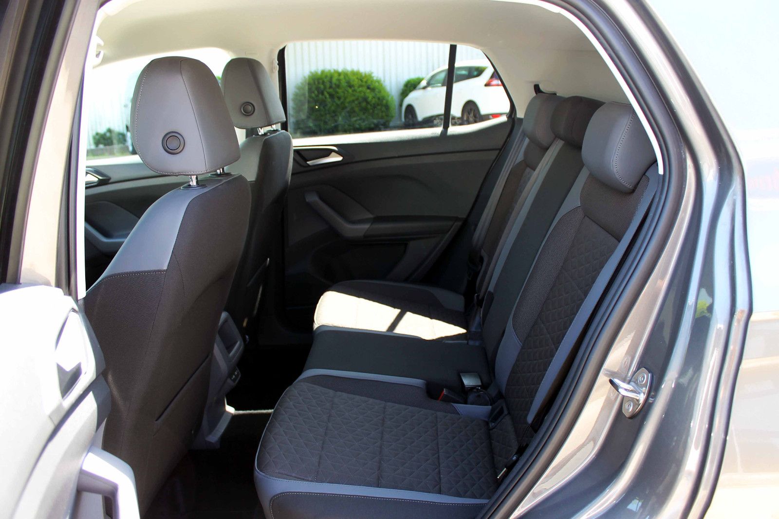 Fahrzeugabbildung Volkswagen T-Cross 1.0 TSI DSG Style ACC NAVI KAM PDC AHK