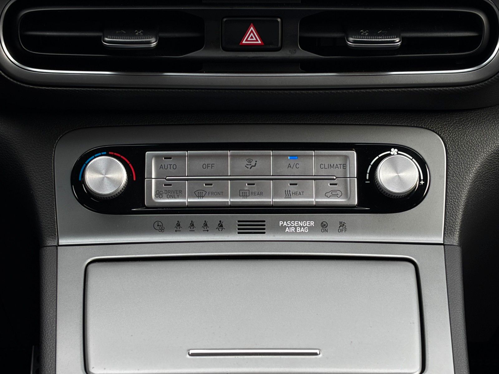 Fahrzeugabbildung Hyundai KONA E Advantage 11kw OBC LED ACC CAM SHZ NAVI