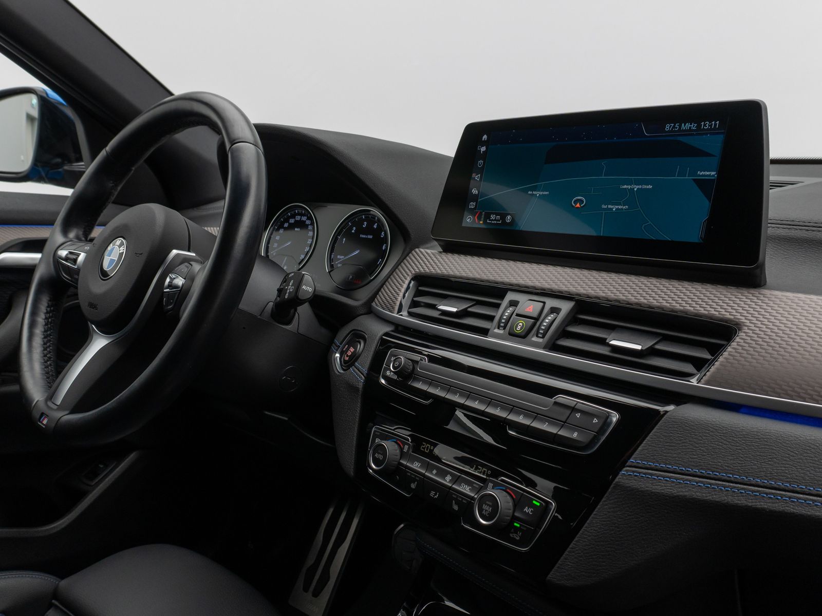 Fahrzeugabbildung BMW X2 xD20i M Sport DAB HUD Navi+ Alarm LED PDChint