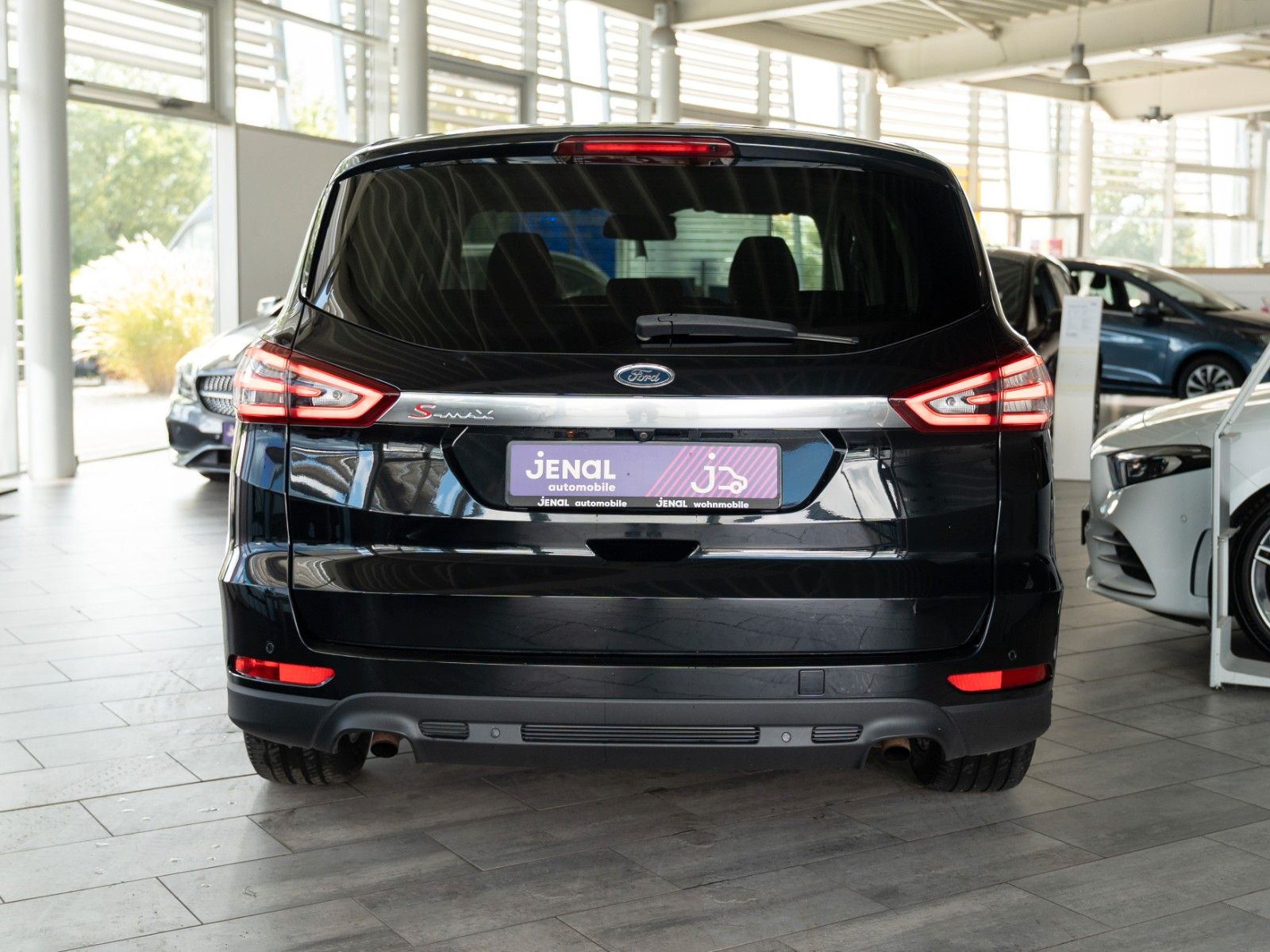 Fahrzeugabbildung Ford S-MAX Titanium Neuer Motor!/WINTER-P./NAVI/PDC