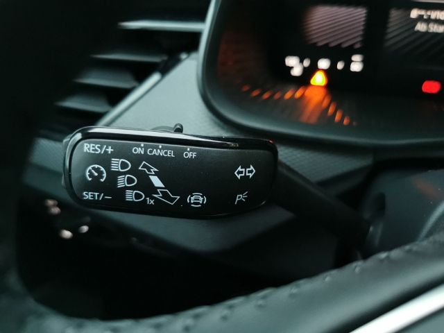 Fahrzeugabbildung SKODA Kamiq 1.0 TSI Essence SITZHEIZUNG PDC MFL AID