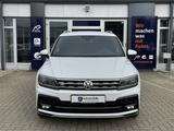 Volkswagen Tiguan 2.0 TDI DSG R-LINE BMT 4Motion*AHK*LED* - mit Diesel-Antrieb: Alcantara, Head-Up Display, Geländewagen
