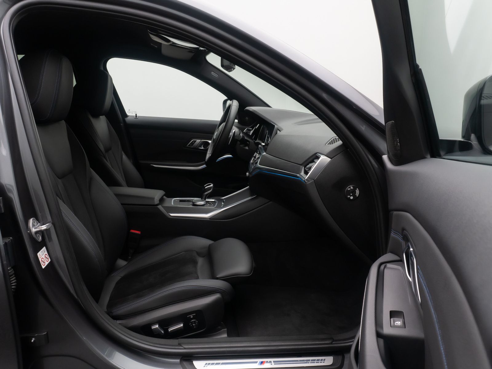 Fahrzeugabbildung BMW 330e M Sport Kamera Laser HUD DAB H/K AHK 19Zoll