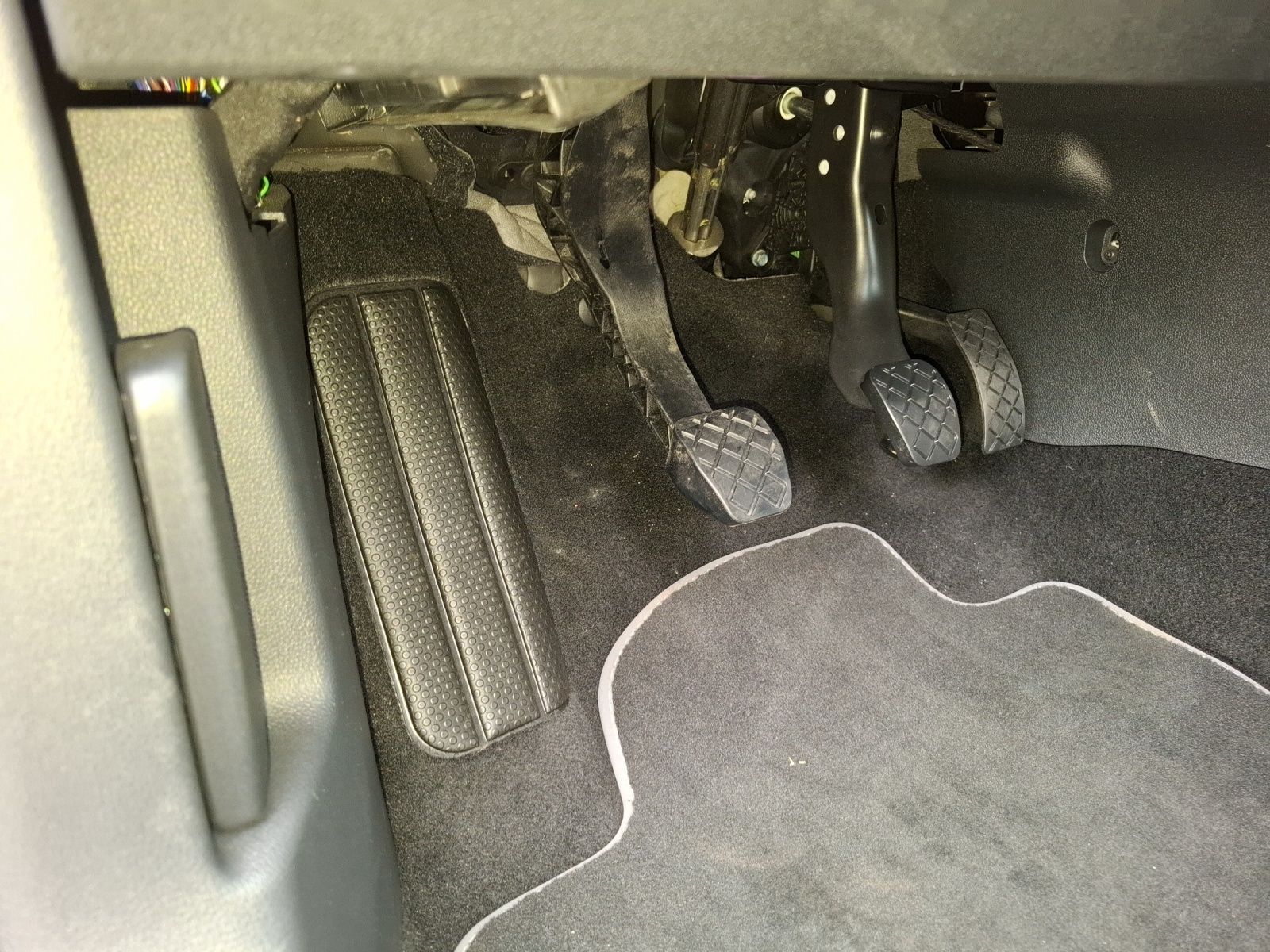 Fahrzeugabbildung Volkswagen T-Cross TSI Life Climatronic AID ACC RFK SH LM