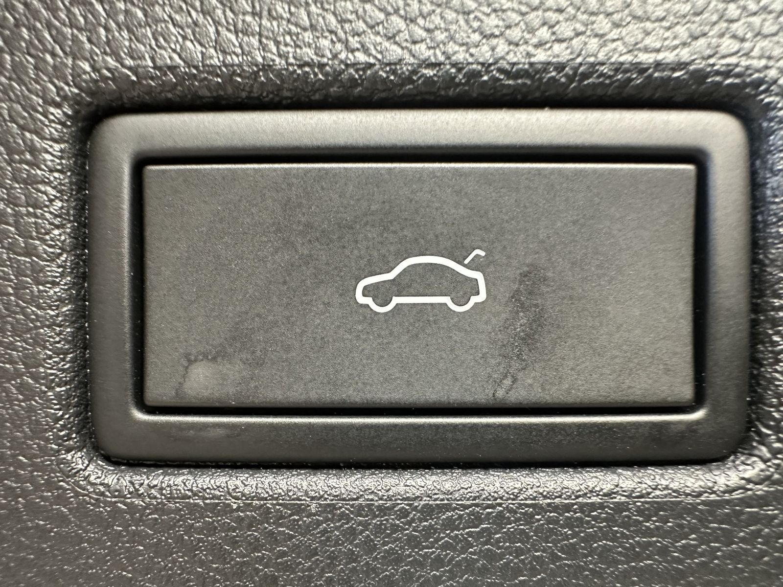 Fahrzeugabbildung Volkswagen Tiguan 1.5 TSI DSG R-Line NAV+LED+ACC+SHZ+HK