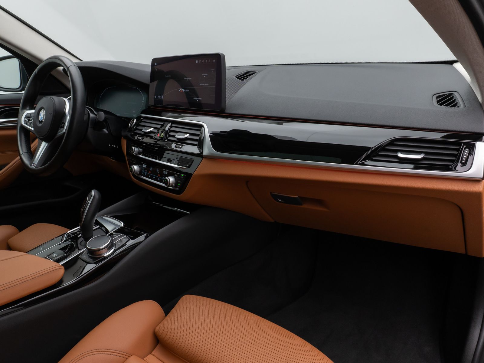 Fahrzeugabbildung BMW 520d Panorama Kamera DAB HiFi AHK M Sport Alarm