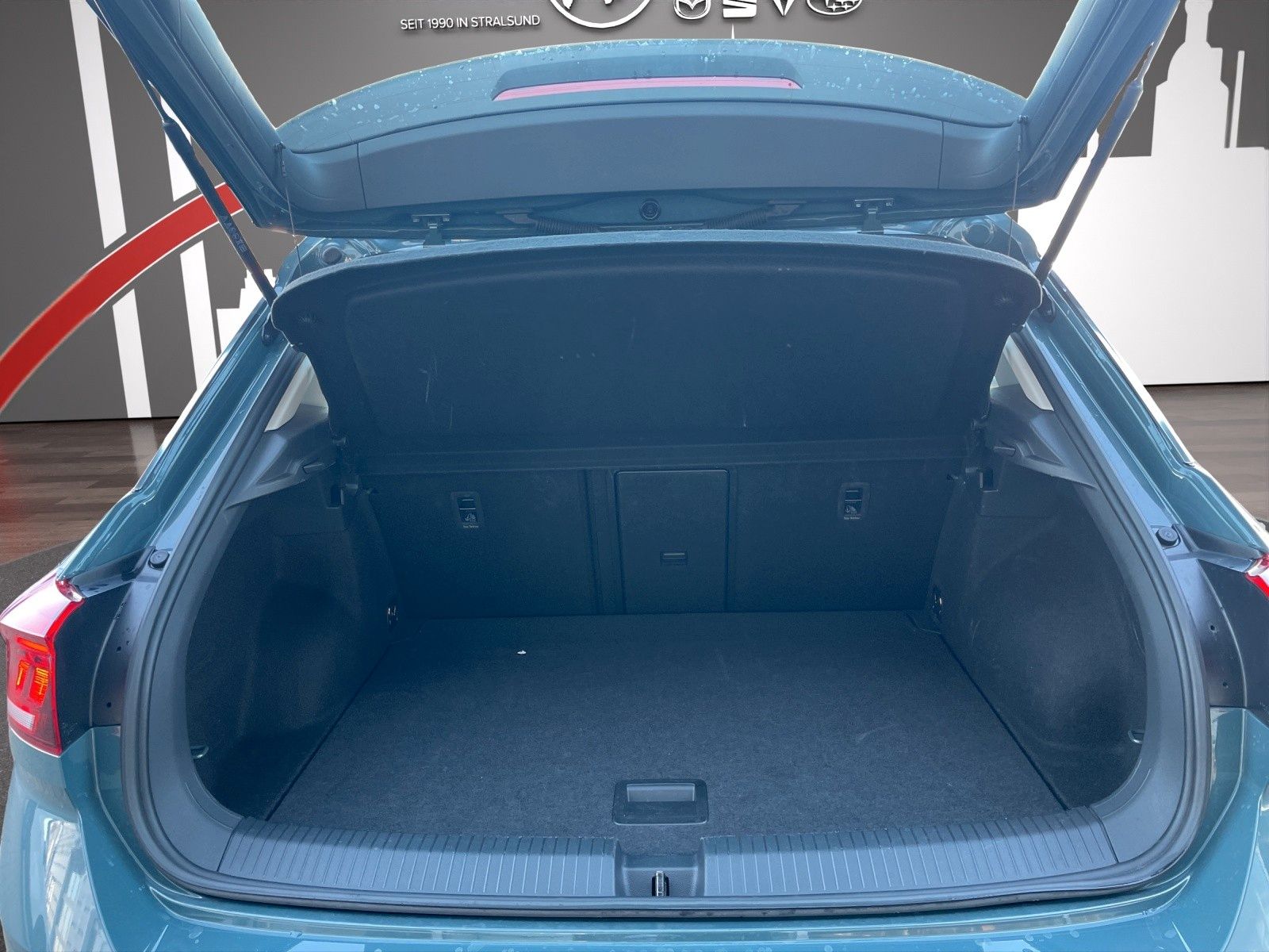 Fahrzeugabbildung Volkswagen T-Roc 1.5 TSI DSG Life LED/ACC/RFK/PDC/SHZ