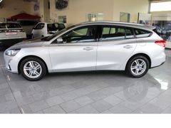 Fahrzeugabbildung Ford Focus Cool & Connect,8-Gang Automatic,Top