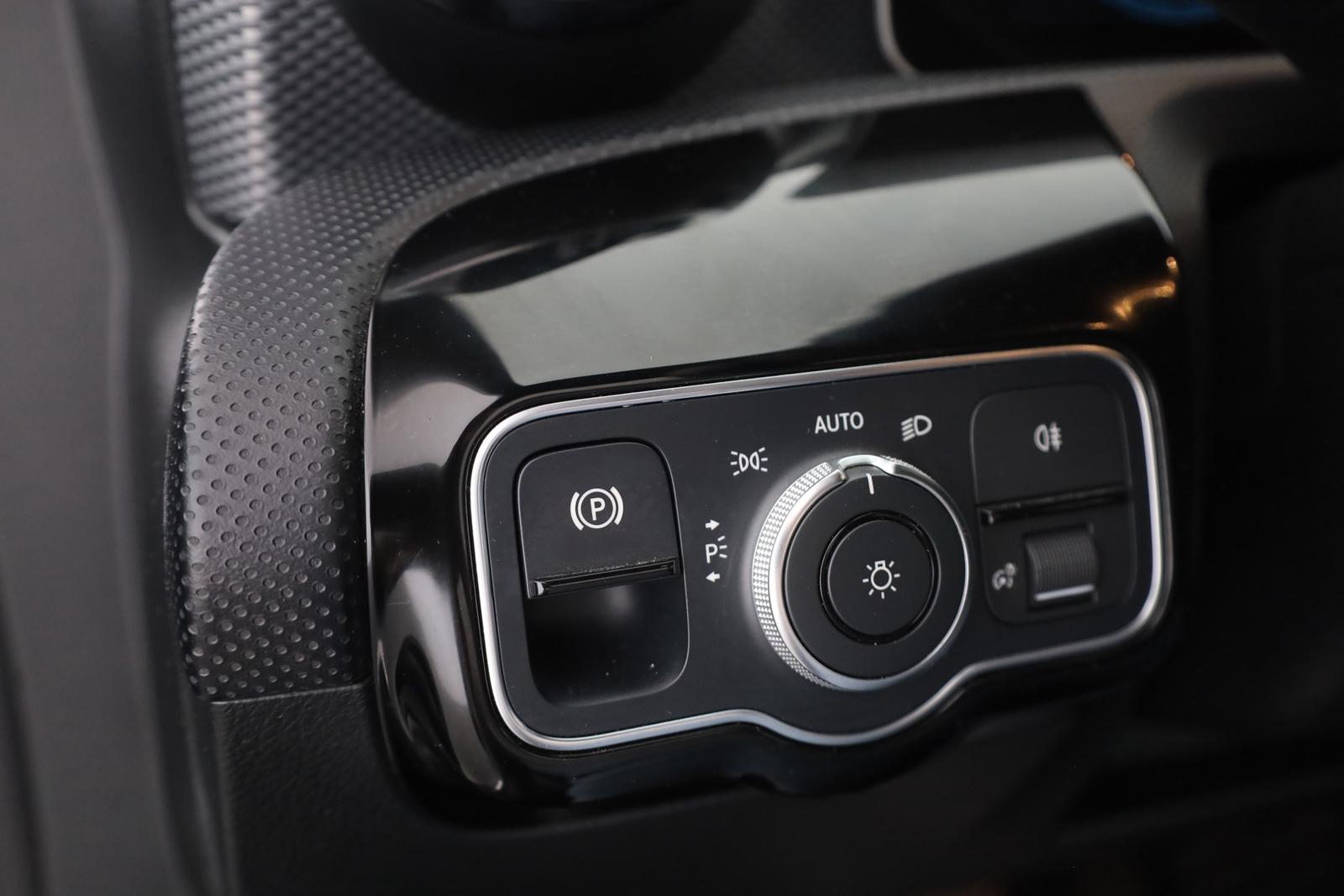 Mercedes-Benz A250 Progressive LED Navi Sitzheizung Kamera AHK