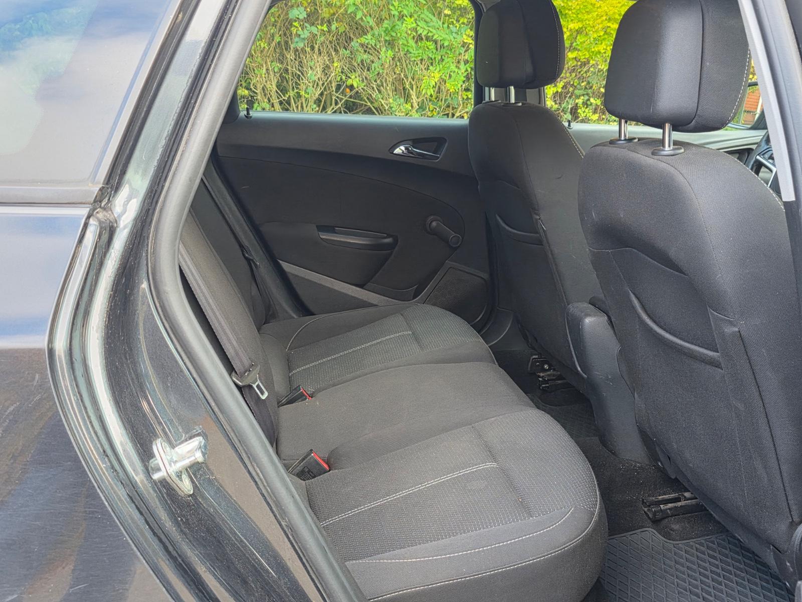 Opel Astra 2015 — photo 17