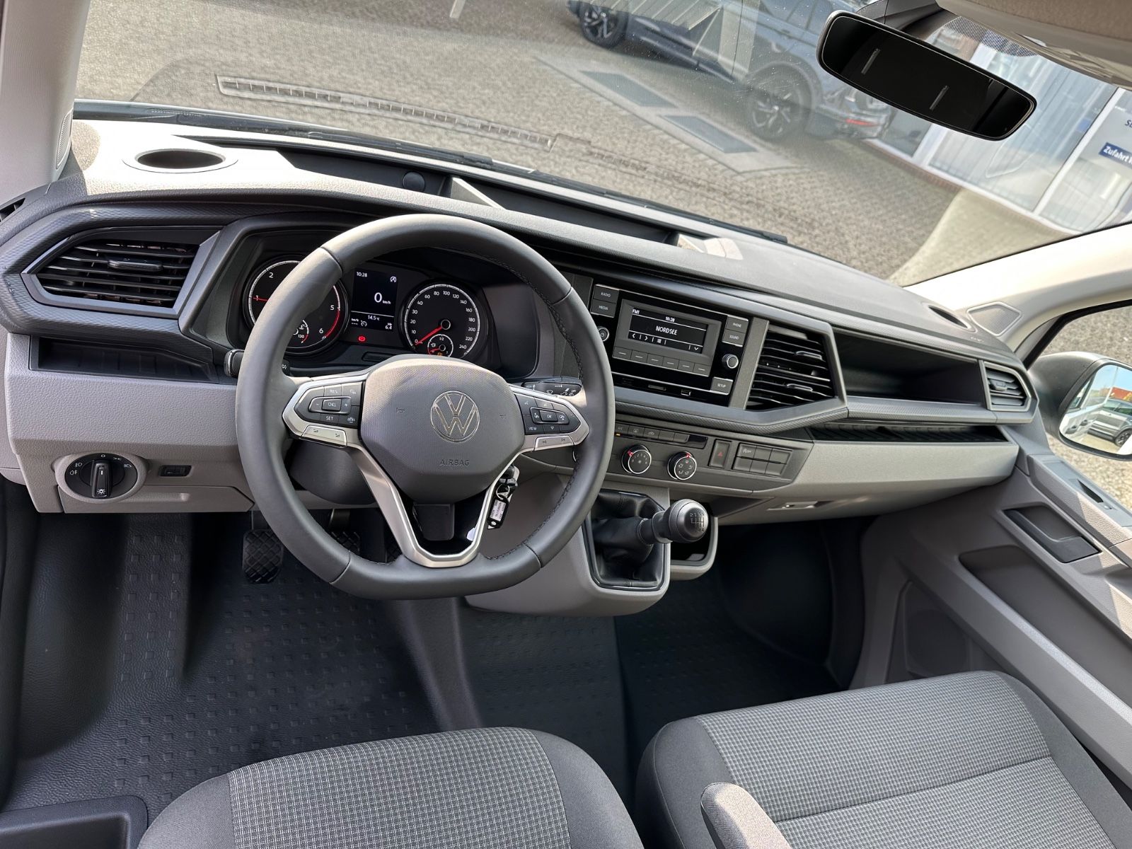 Fahrzeugabbildung Volkswagen T6.1 Transporter Kasten 2.0 TDI LR Klima/Tempom
