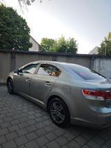 Toyota Avensis Sol 1.8 Valvematic Sol - Toyota Avensis mit Benzin-Antrieb: Metallic, Limousine