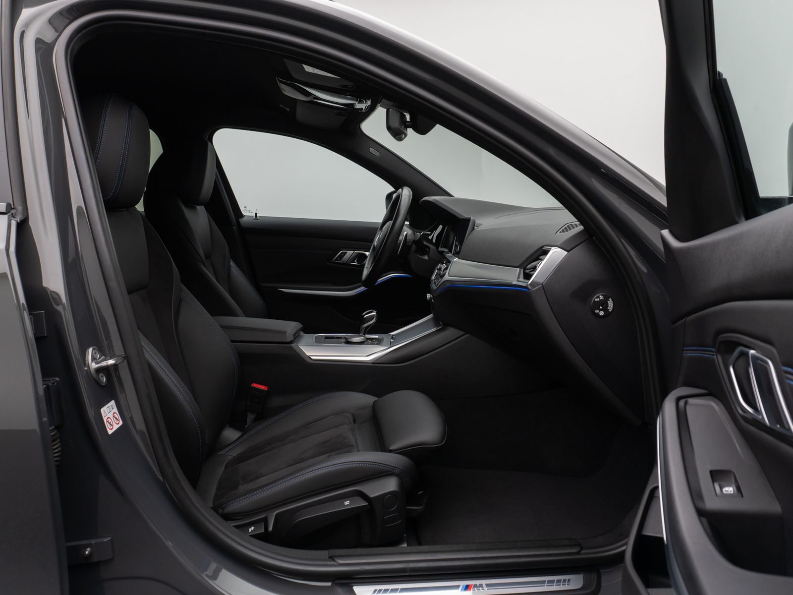 Fahrzeugabbildung BMW 330i M Sport Kamera DAB CockPitPr AHK Alarm 19"