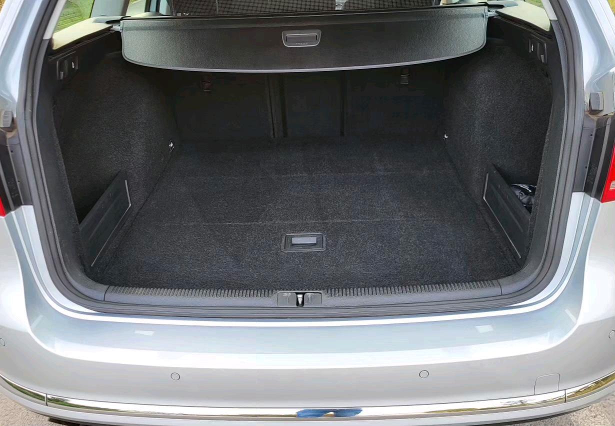 Volkswagen Passat 2011 — photo 14