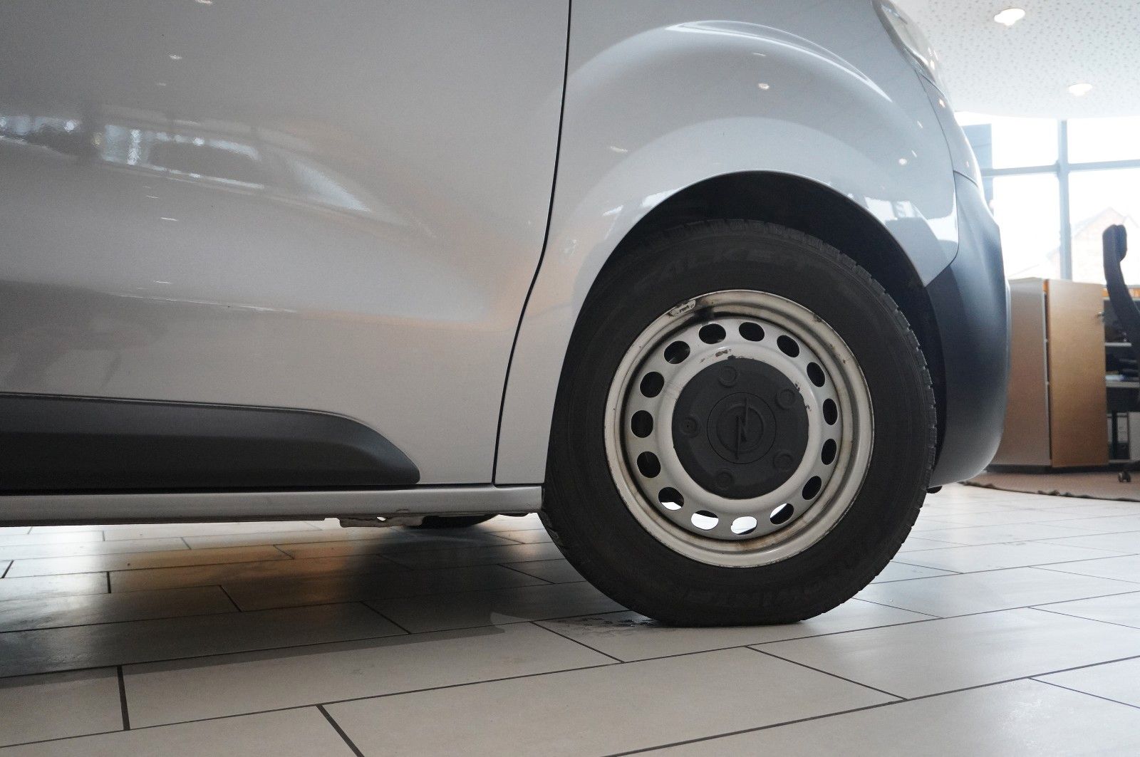 Fahrzeugabbildung Opel Vivaro C Kombi 2.0D "L" 9-SITZER NAVI/TEMP./DAB+