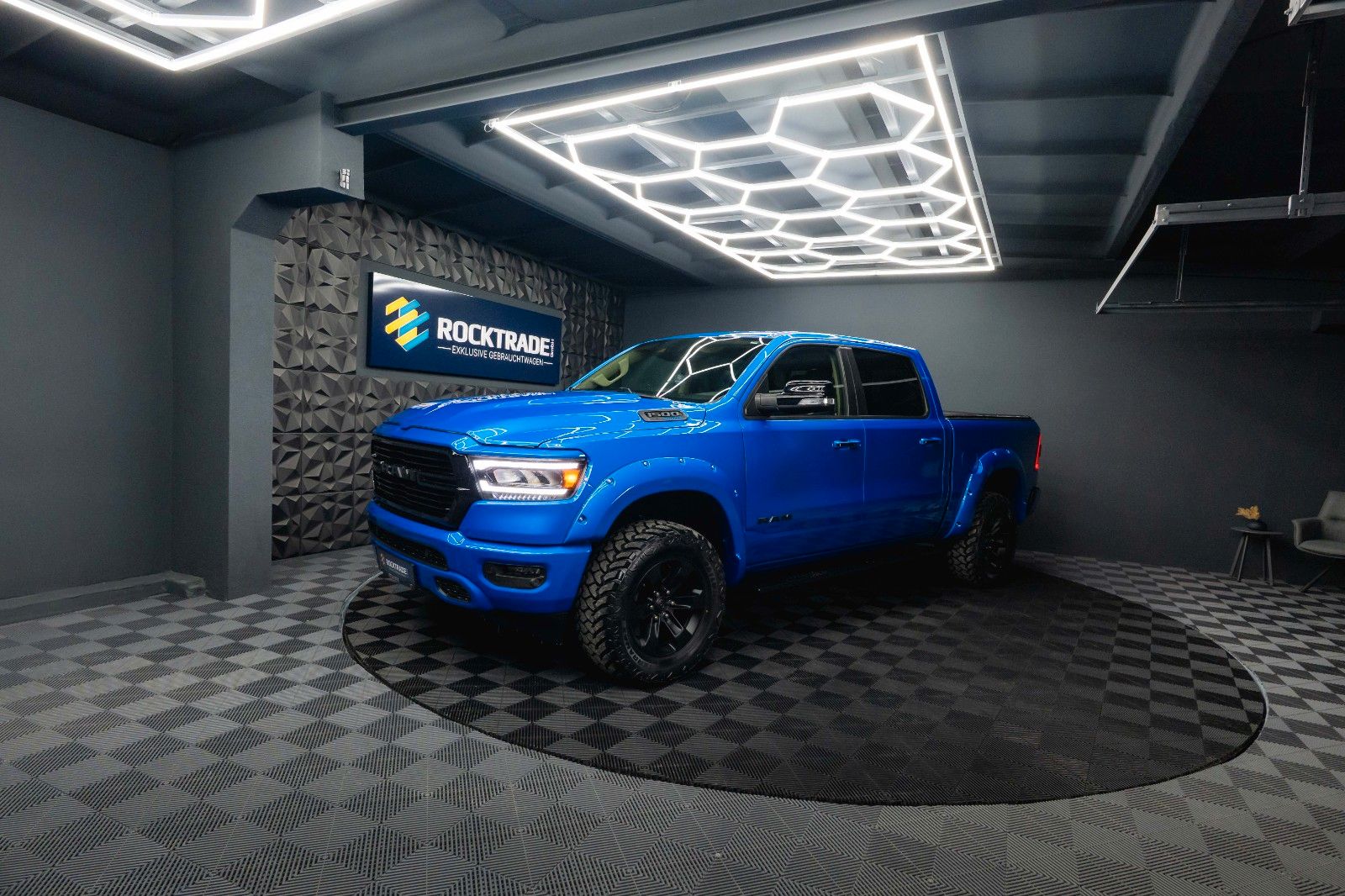 Fahrzeugabbildung Dodge RAM 5.7 V8 HEMI 4x4 LARAMIE Offroad Night LED