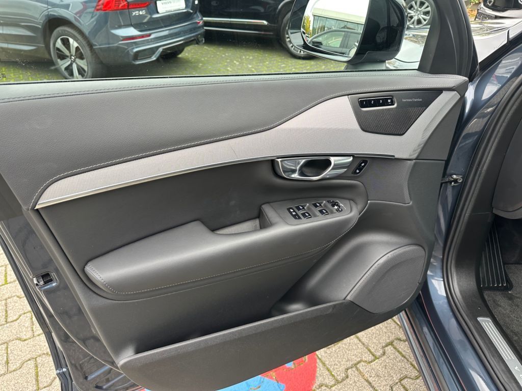 VOLVO XC90 T8 AWD Plug-in Hybrid Ultra Dark 360° AHK s VOLVO XC90 T8 AWD Plug-in Hybrid Ultra Dark 360° AHK s